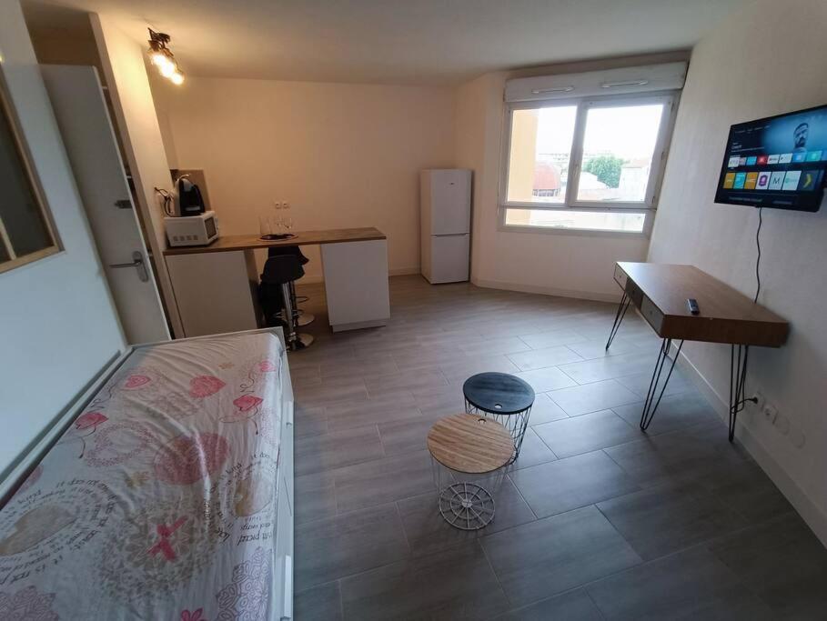 Apartment Equipe 2 A 4 Couchages St Charles Marseille