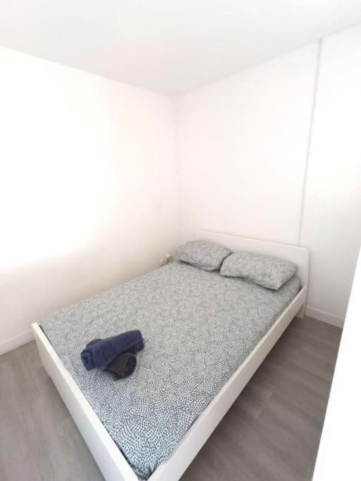 Appartement Equipe 2 A 4 Couchages St Charles Marseille